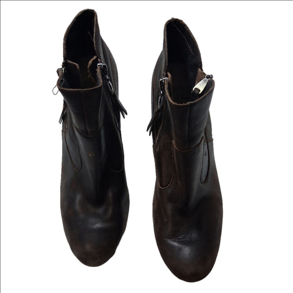 UGG Shoes - Uggs Size 9 Boots Zip Up